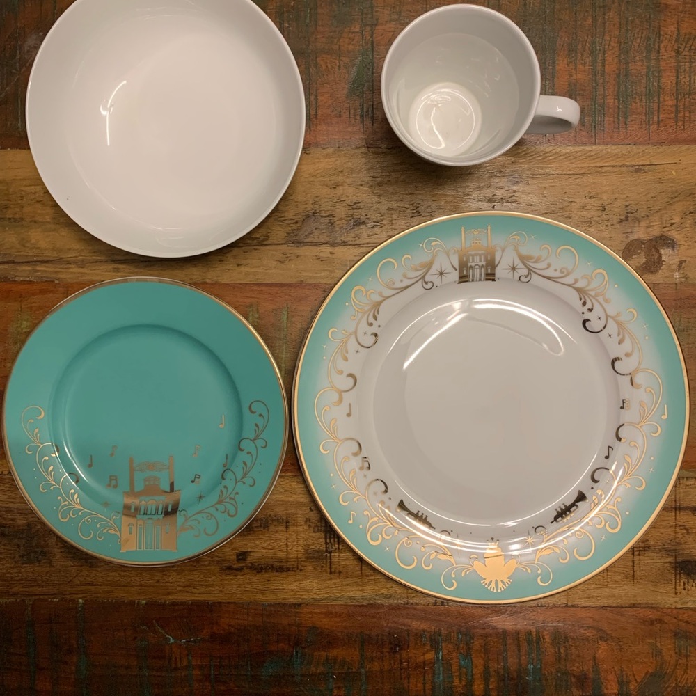 Disney Princess Tiana 4 Piece plates mug bowl New Orleans Nola dinner place set